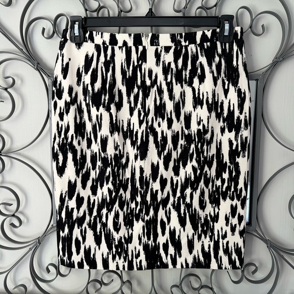 Ann Taylor cheetah print pencil skirt - Picture 2 of 7